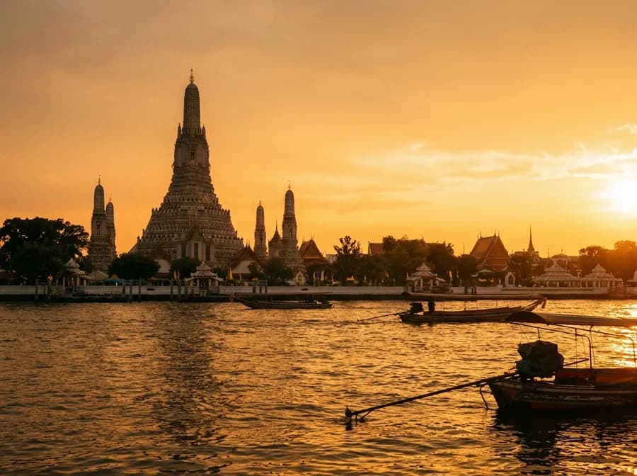 Wat Arun temple at sunset in Bangkok